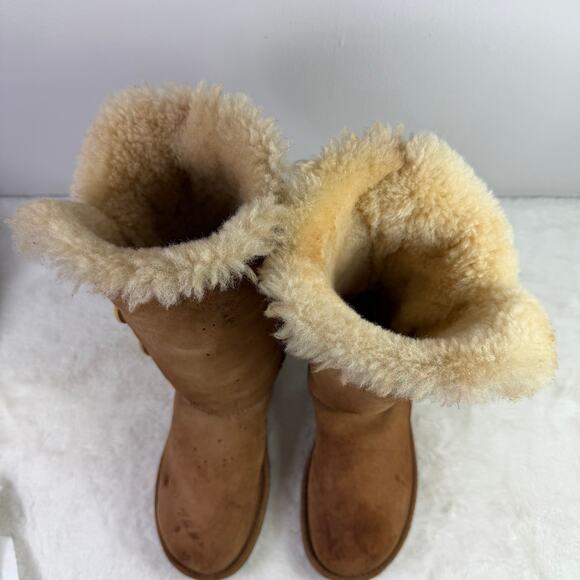 UGG Bailey Button Triplet II Women's Boots – Chestnut, Size 6 - Picture 8 of 9